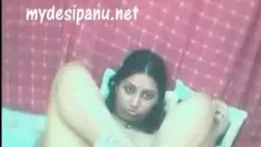 Paki sexy girl meena first time expose herself MMS