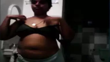 South Indian Telengana aunty exposed her busty figure on request