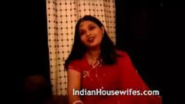 Indian housewife Namrita stripping her sari