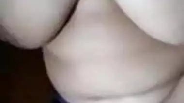 Huge boobs mallu aunty Sari strip 3