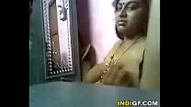 Tamil BBW aunty letting her client to press the huge boobs