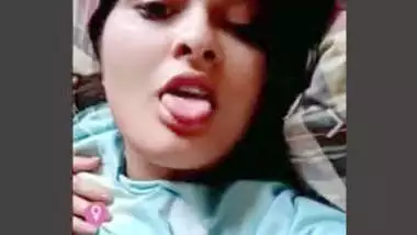 Horny Paki girl nude on video call