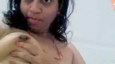 Indian bhabhi showing her hot boobs