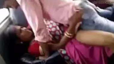 Hindi porn of Desi driver ne saree me Maalkin ki chut jor jor se chodi