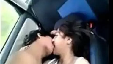 MMS of Sexy Kashmiri girlfriend hot sex masti with boyfriend in car
