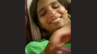 Cute Desi Girl Showing her Boobs