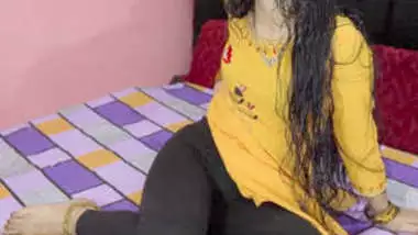 Friend?s Bhabhi get Fucked when she asked to apply oil