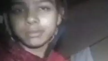 Desi girl exposes XXX body parts on camera for man making MMS video