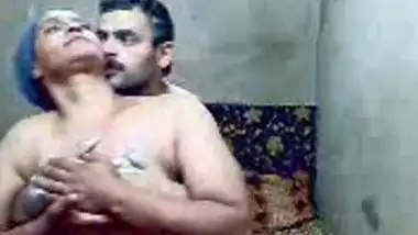Pakistani Desi XXX wife gets hard fucked from behind by her husband’s friend MMS