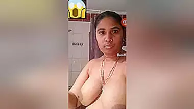 Today Exclusive- Mallu Bhabhi Showing Her Big Boobs