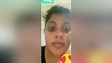 Sexy Desi Bhabhi Shows Her Wet Pussy