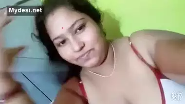 Sexy Bhabhi Showing Her Boobs and Pussy