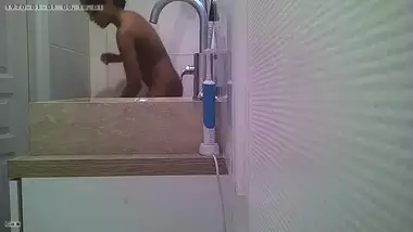 indian hidden am shower leaked