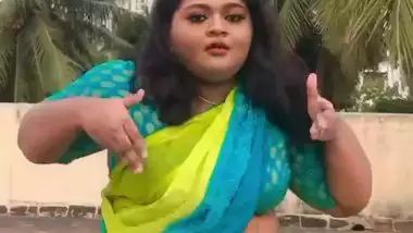 Busty Tamil Insta Babe Shruthika Extreme Hard Shake Navel Show Hot Video