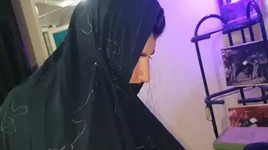 Bangladeshi sex video of a man with his hijabi maid