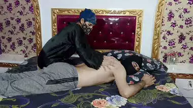 Indian Sexy Babe Full Body Massage with Oil of her Customer