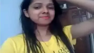 A lonely desi girl nude video of fingering in the pussy