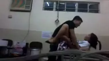 Indian college girl desi mms sex video in classroom leaked