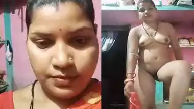 Bhabhi in village stripping saree and nude show